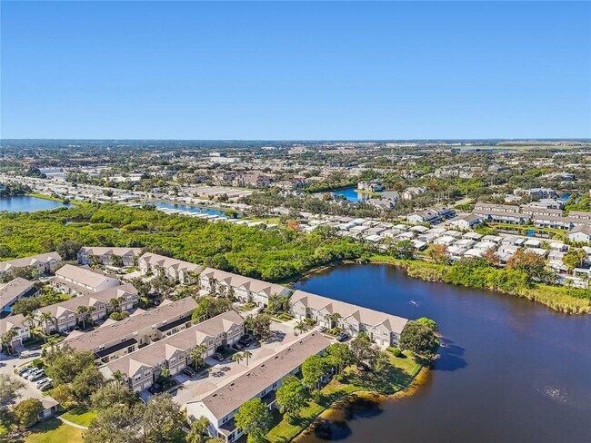 Foto del edificio - 571 Shoreham Ct NE