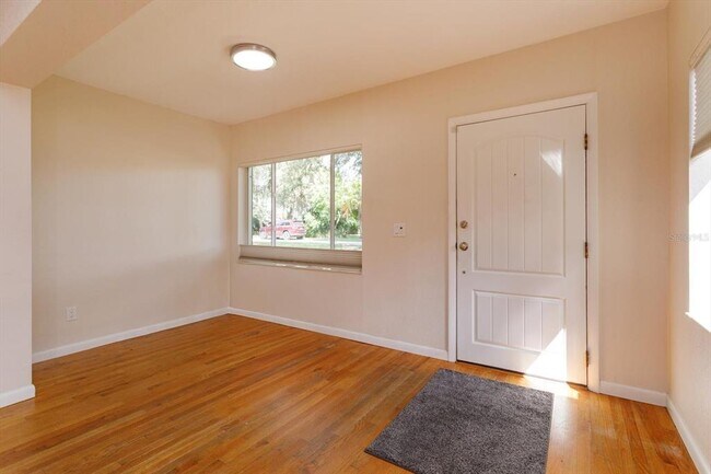 Foto del edificio - 720 Langston Ct