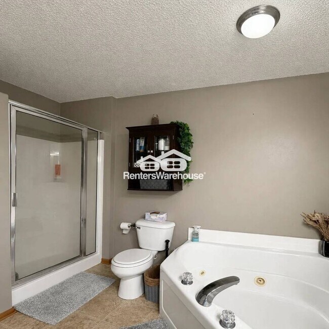 Building Photo - 2BD/1.5BA Townhome in New Prague Available 8/3!