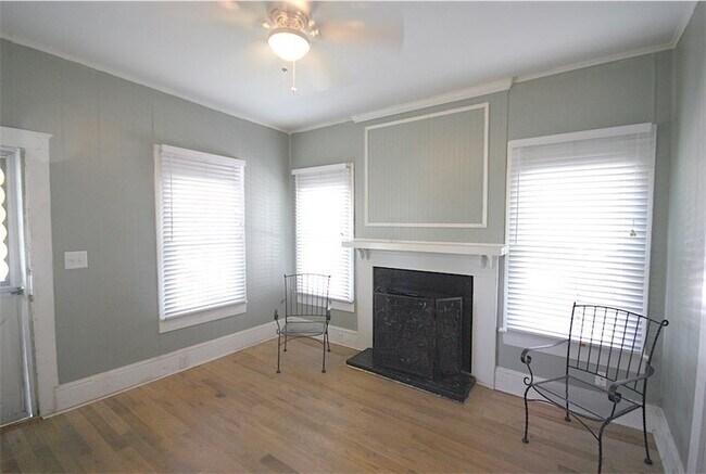 Building Photo - 313 S 15th St