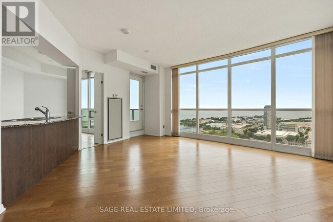 Building Photo - 1411-215-3215 Fort York Blvd