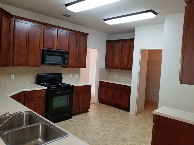 Building Photo - 1421 Sweet Leaf Ln