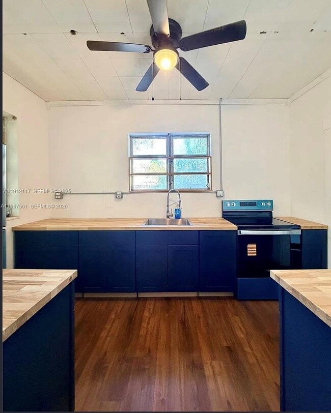 Foto del edificio - 445 SW 24th Rd