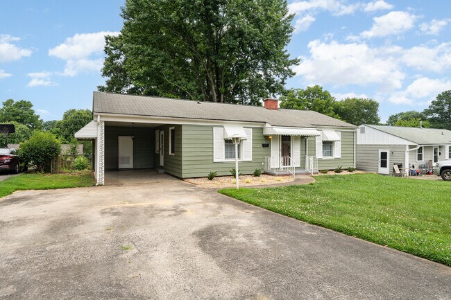 1-car carport with additional driveway parking. Comfortably fits 3-4 cars - 2932 Botany St