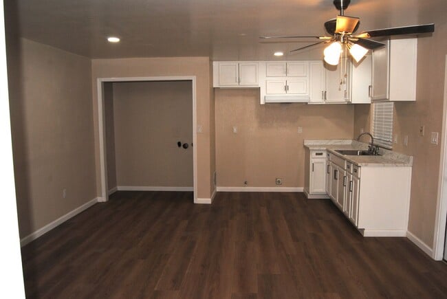 Building Photo - 4809 Hahn Ave