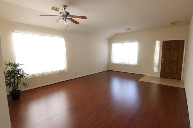Building Photo - 1802 Winding Hollow Dr