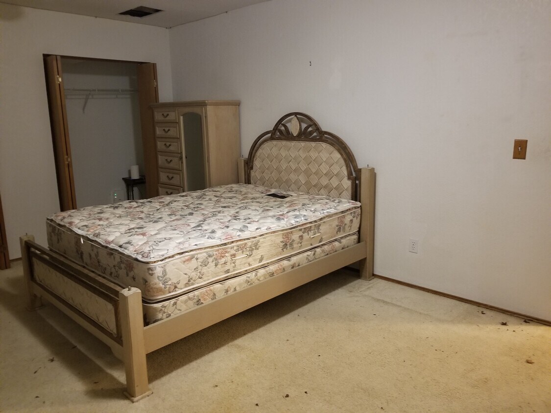 Foto principal - 6411 72nd Dr NE