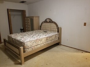 Building Photo - 6411 72nd Dr NE