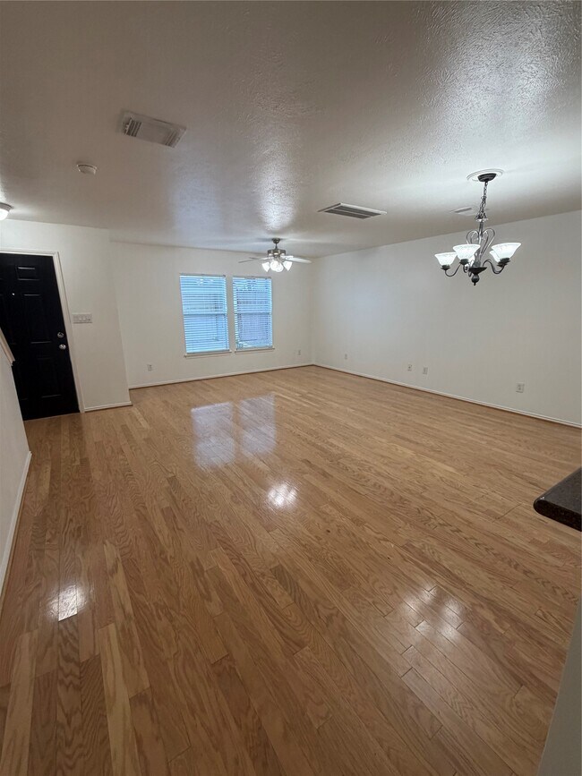 Building Photo - 1421 W 26th St