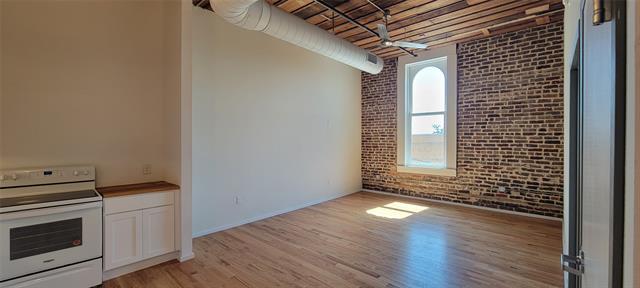 Building Photo - 201 E Chambers St