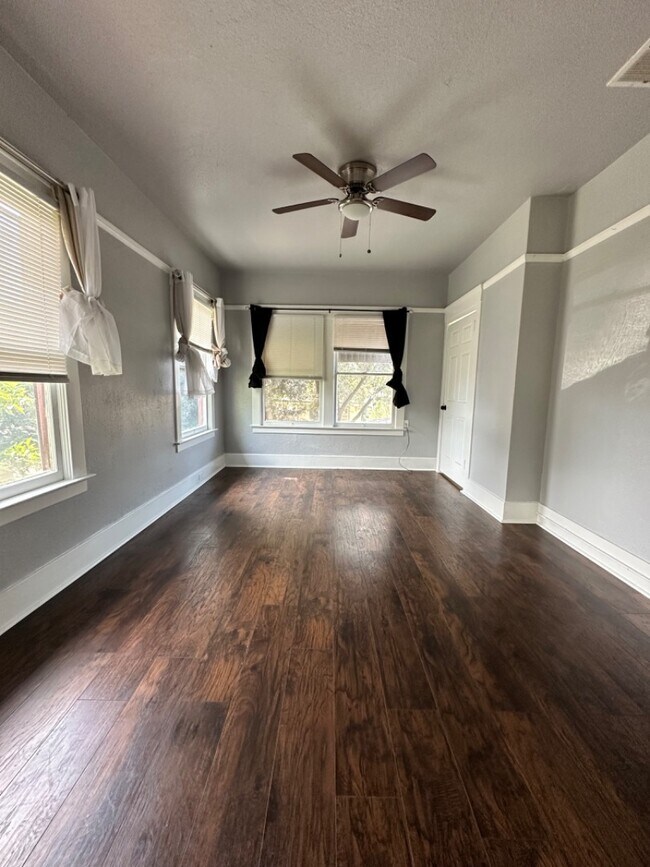 Foto del edificio - 172 N Van Ness Ave