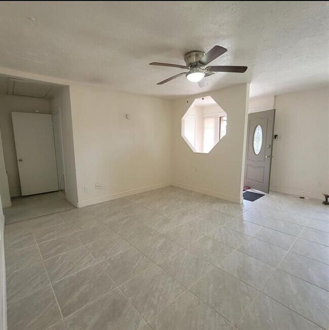 Building Photo - 402 King Edwards Pl