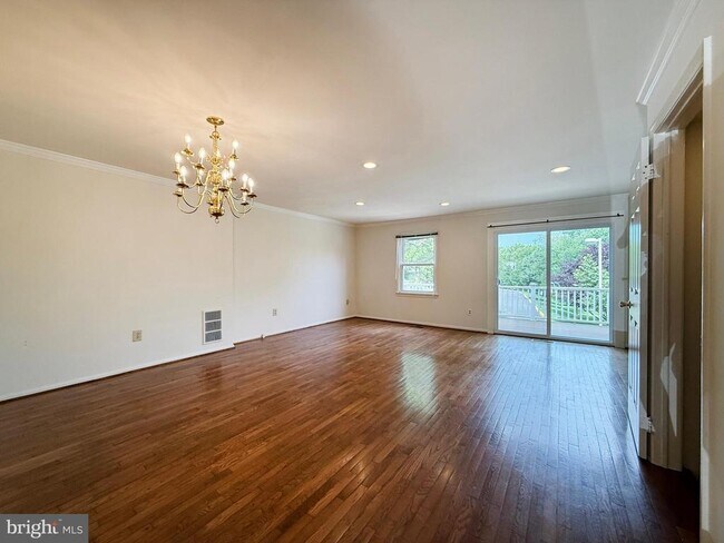 Building Photo - 10240 Arizona Cir