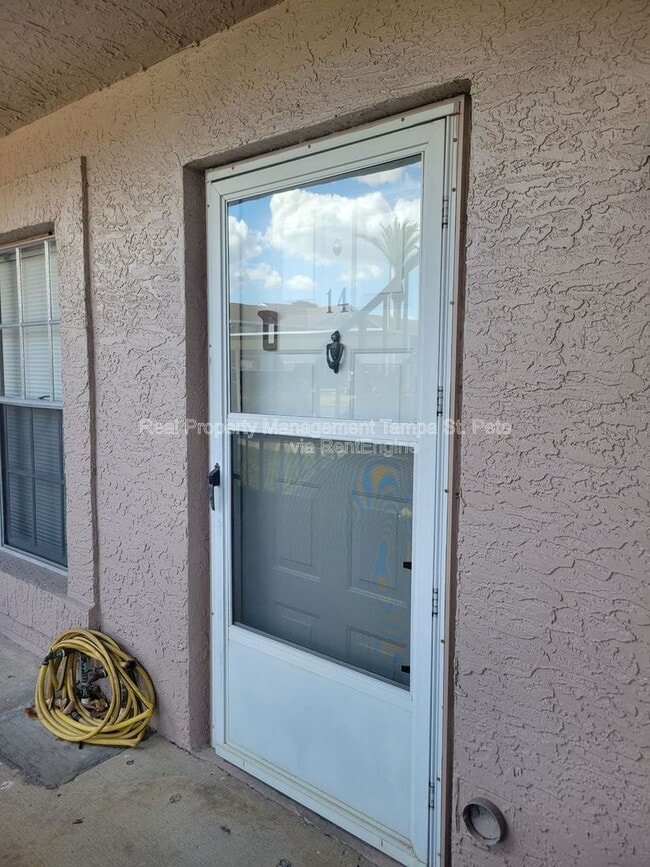 Foto del edificio - 4903 Myrtle Oak Dr