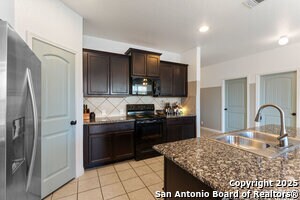 Foto del edificio - 1367 Fall Cover St