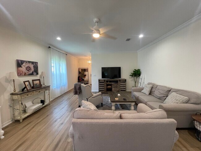Foto del edificio - 1578 Hickory St