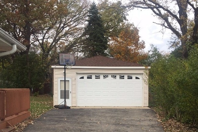 2 1/2 Garage - 107 Woody Way
