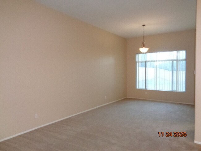 Foto del edificio - Gorgeous 2 Story Home Built in 1996 with 2476 sq. ft.