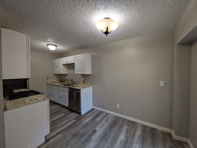 Photo - 1 bedroom Garden Level Condo Walking Dista...