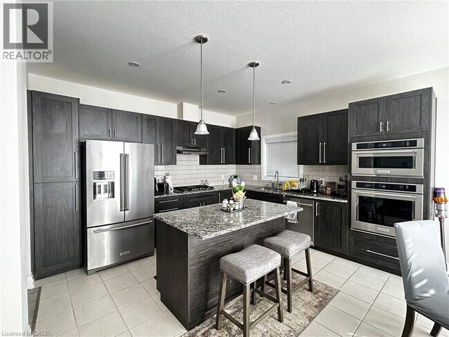 Photo du bâtiment - 253 Sedgewood St