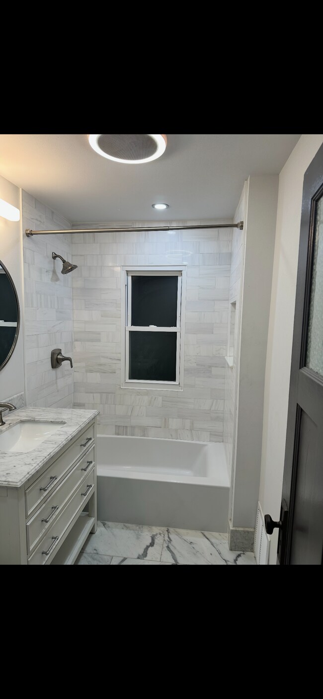 Foto del edificio - 5908 W Lapham St