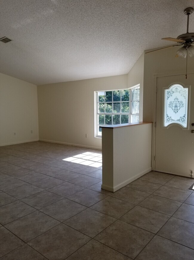 Building Photo - 7247 River Country Dr