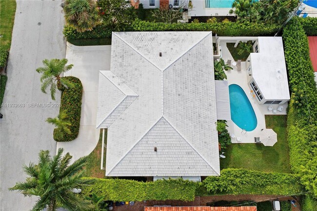 Foto del edificio - 2607 Holy Cross Ln