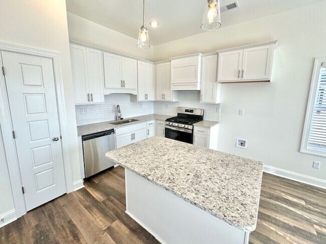 Building Photo - Now Leasing a 5-Bedroom 3 Bath Home in Olive Branch, MS Zoned for Great Schools-DeSoto Central.
