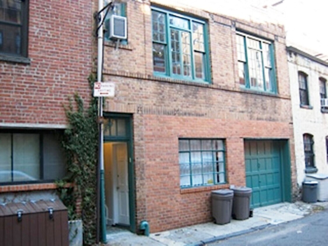Building Photo - 11 Hunts Ln