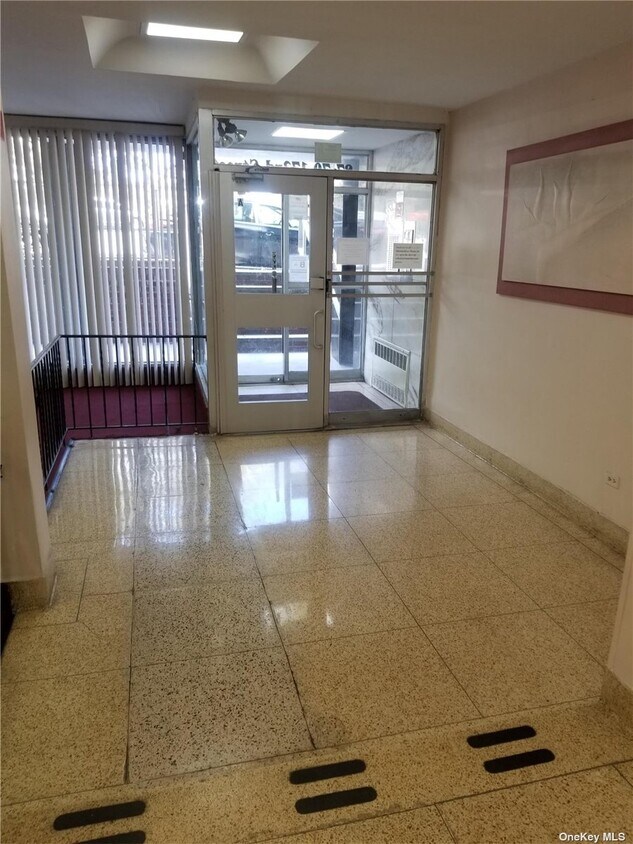 Foto principal - 87-70 173rd St