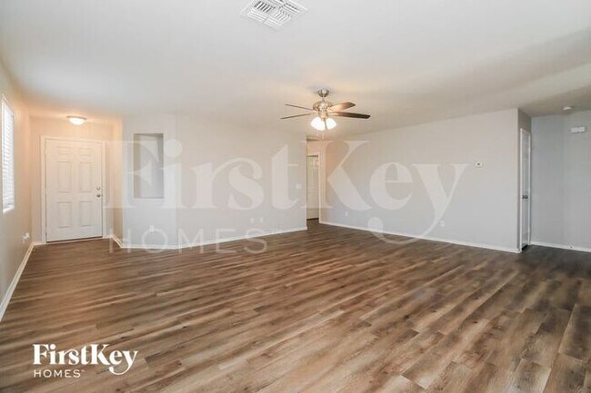 Building Photo - 1633 E Dust Devil Dr
