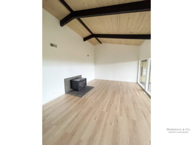 Foto del edificio - NEW LISTING! REMODELED, BAY VIEWS, DOWNTOW...
