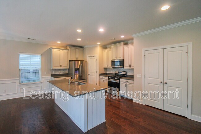 Photo - 1149 Sumner Ave House