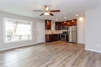 Building Photo - 808 W Main St