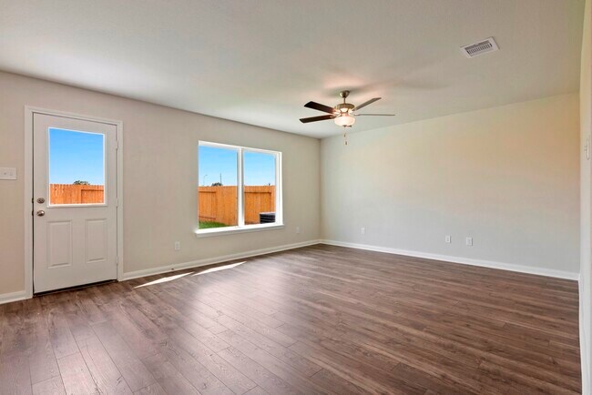 Foto del edificio - 400 Mustang Trot Dr