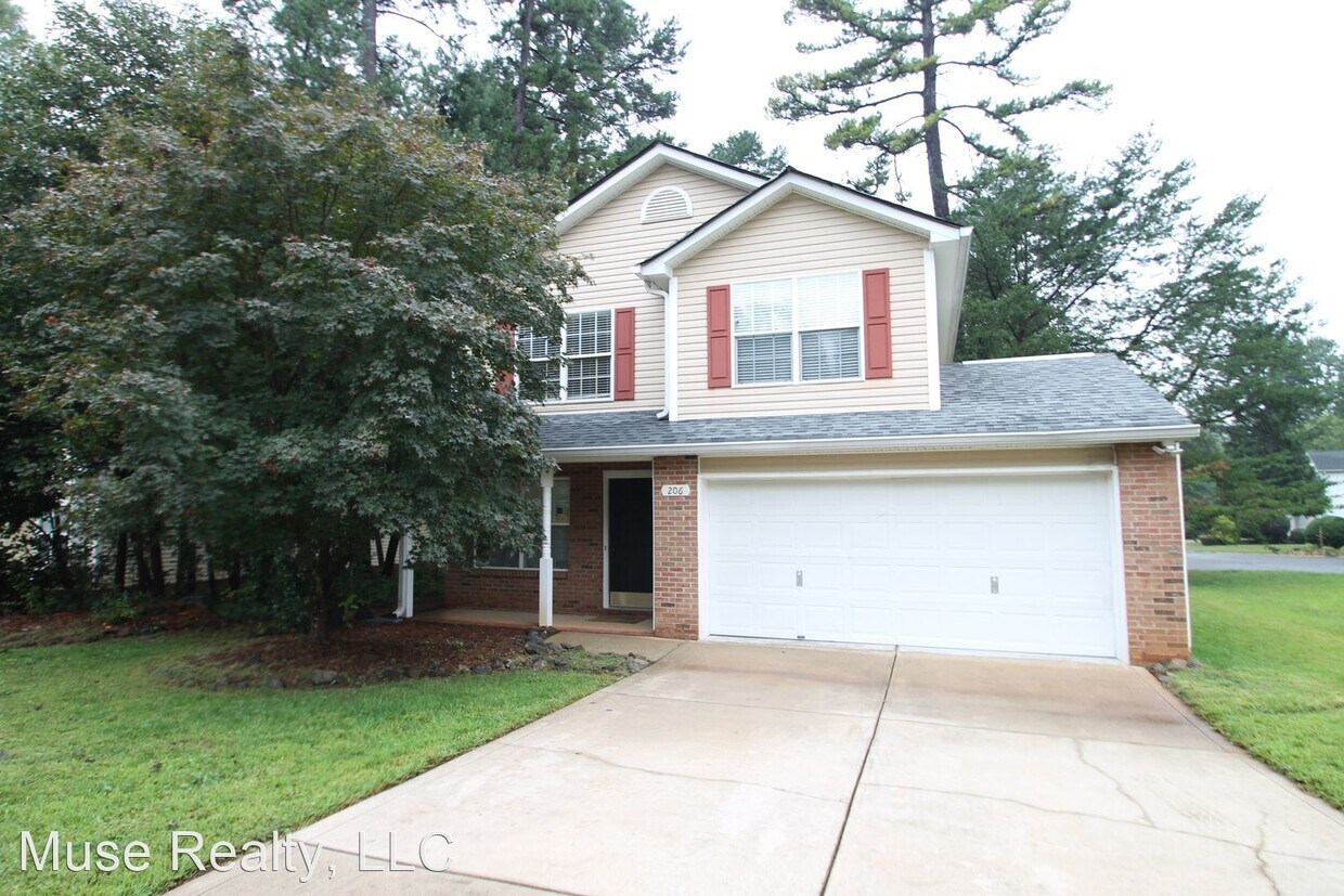 Primary Photo - 3 br, 2.5 bath House - 206 Forest Oaks Drive