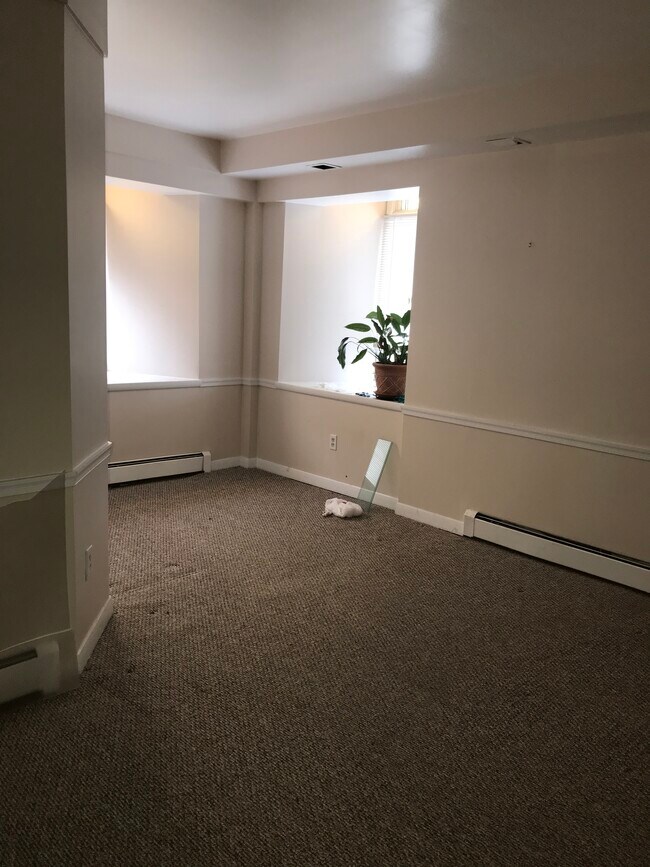 Master bedroom - 1406 3rd Ave