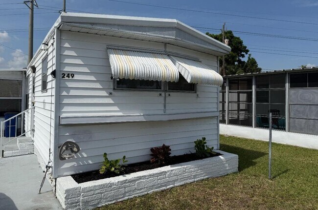 Foto del edificio - **FIRST MONTHS RENT FREE** 2 Bedroom Mobile home with Spacious yard!