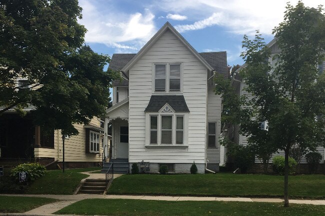 423, MI. Ave. - 423 Michigan Ave