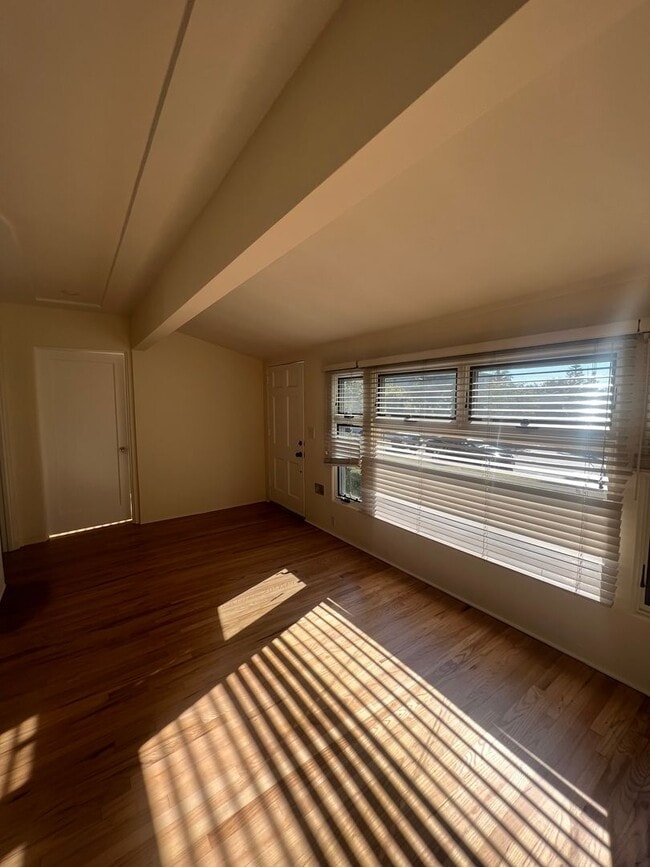 Building Photo - 2 Bed House in Pacific Beach
