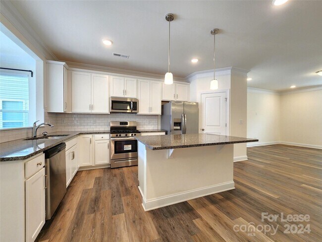 Building Photo - 2204 Blewett Dr