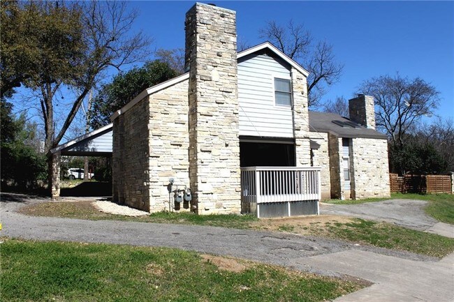 1810 Cinnamon Path Austin Tx 78704 Townhouse For Rent In Primary Photo 1810 Cinnamon Path