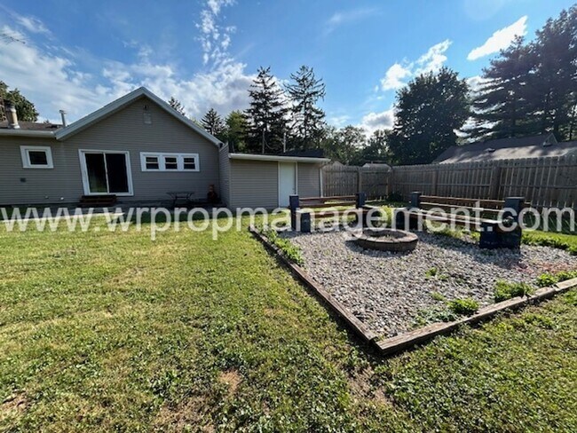 Foto del edificio - 4 bed 1 bath home in Temperance!