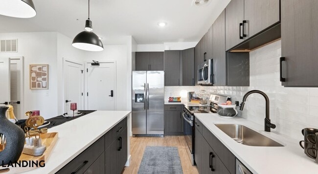 Building Photo - 1007 S Mint St