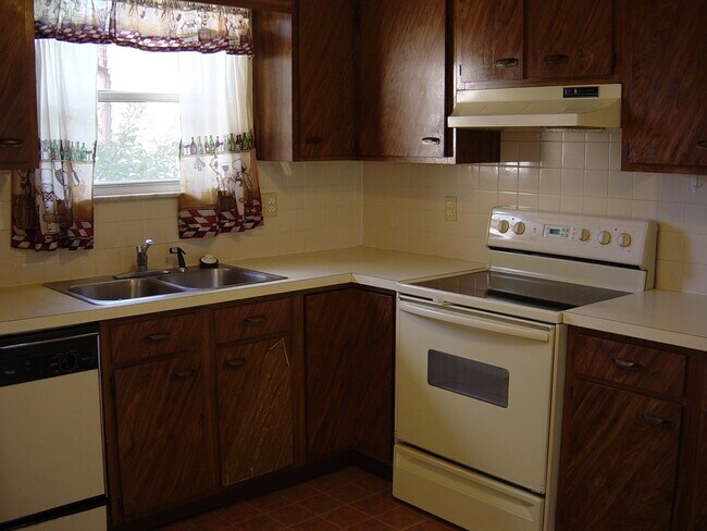 Foto del edificio - 1676 Hightower Dr