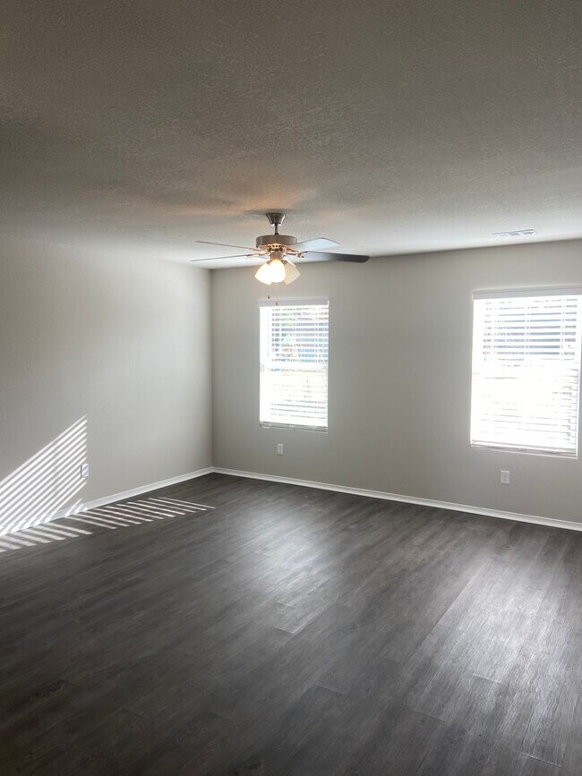Building Photo - *Pre-Leasing* Three Bedroom | Two Bathroom...