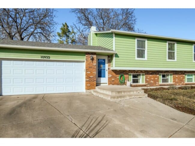 Photo - 10922 Forest Cir House