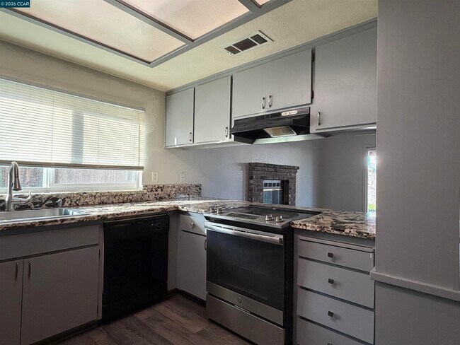 Foto del edificio - 2406 White Birch Dr