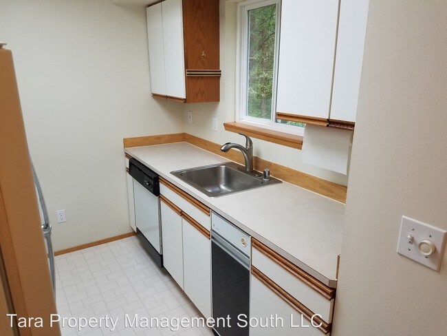 Building Photo - 2837 Twin Pine Dr
