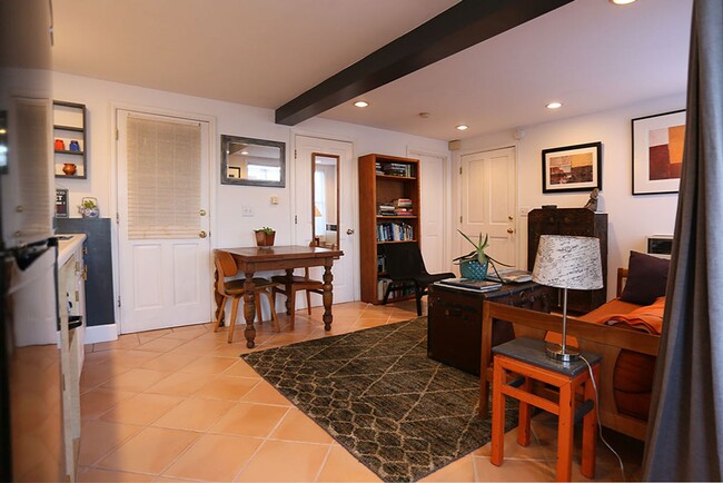 Foto del edificio - OPEN HOUSE: Sunday (8/17) 3:30pm-4:00pm. F...